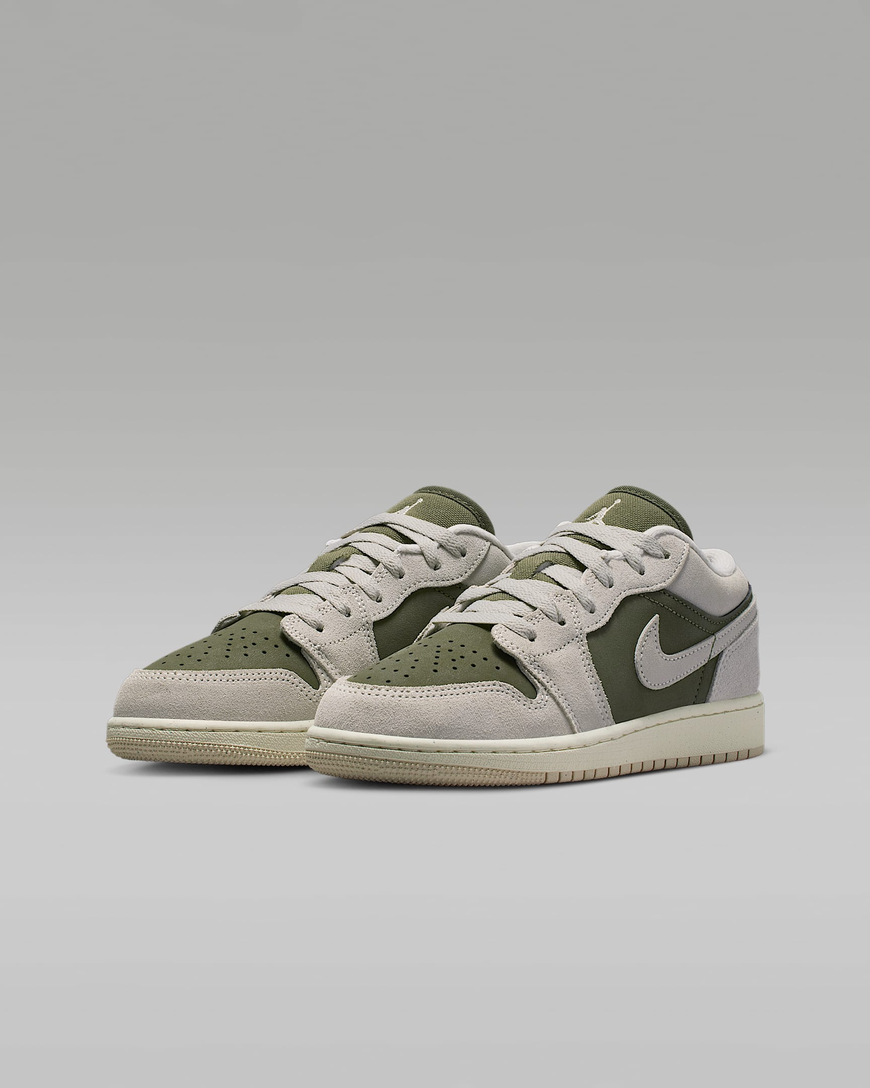 Alternative view of Giày Jordan 1 Low SE 'Medium Olive Sail' HV4396-201