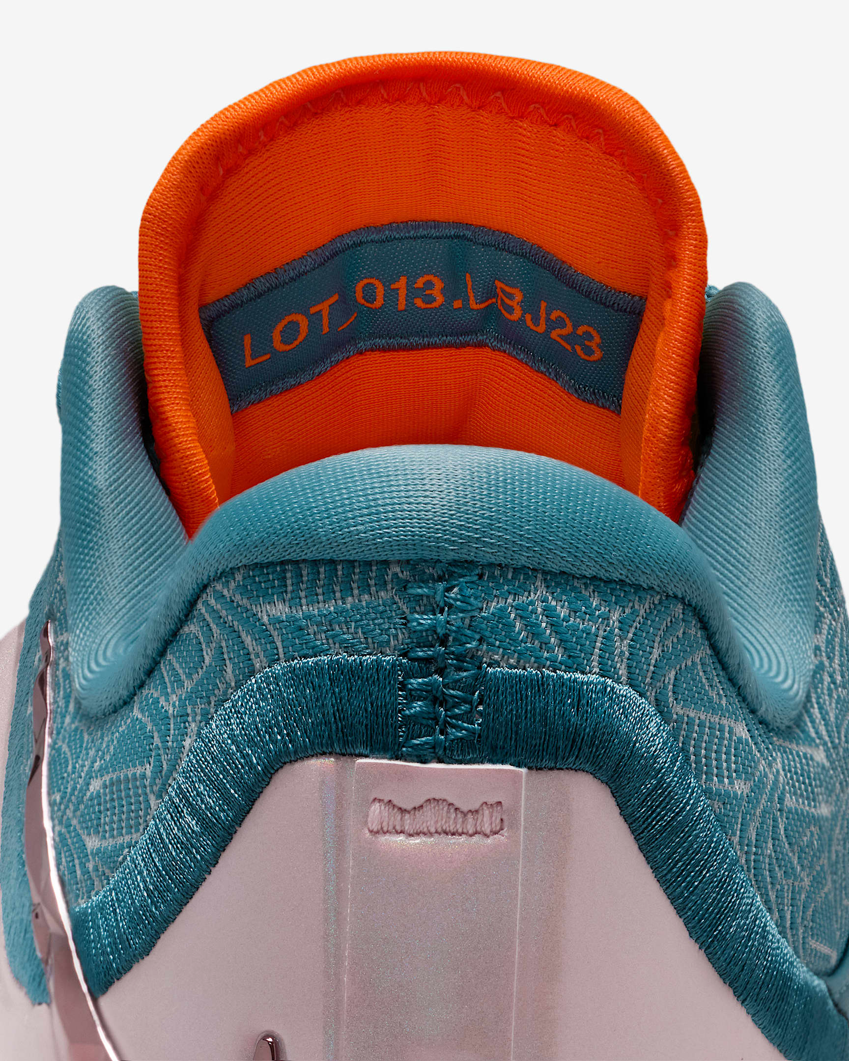 Alternative view of Giày Nike LeBron 23 'Miami Twice' IM9005-001