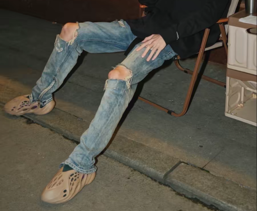 Alternative view of Giày Adidas Yeezy Foam RNNR ‘Clay Red’ HP5335