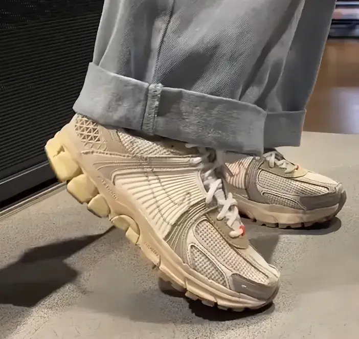 Alternative view of Giày Nike Zoom Vomero 5 'Light Orewood Brown' IM6966-104