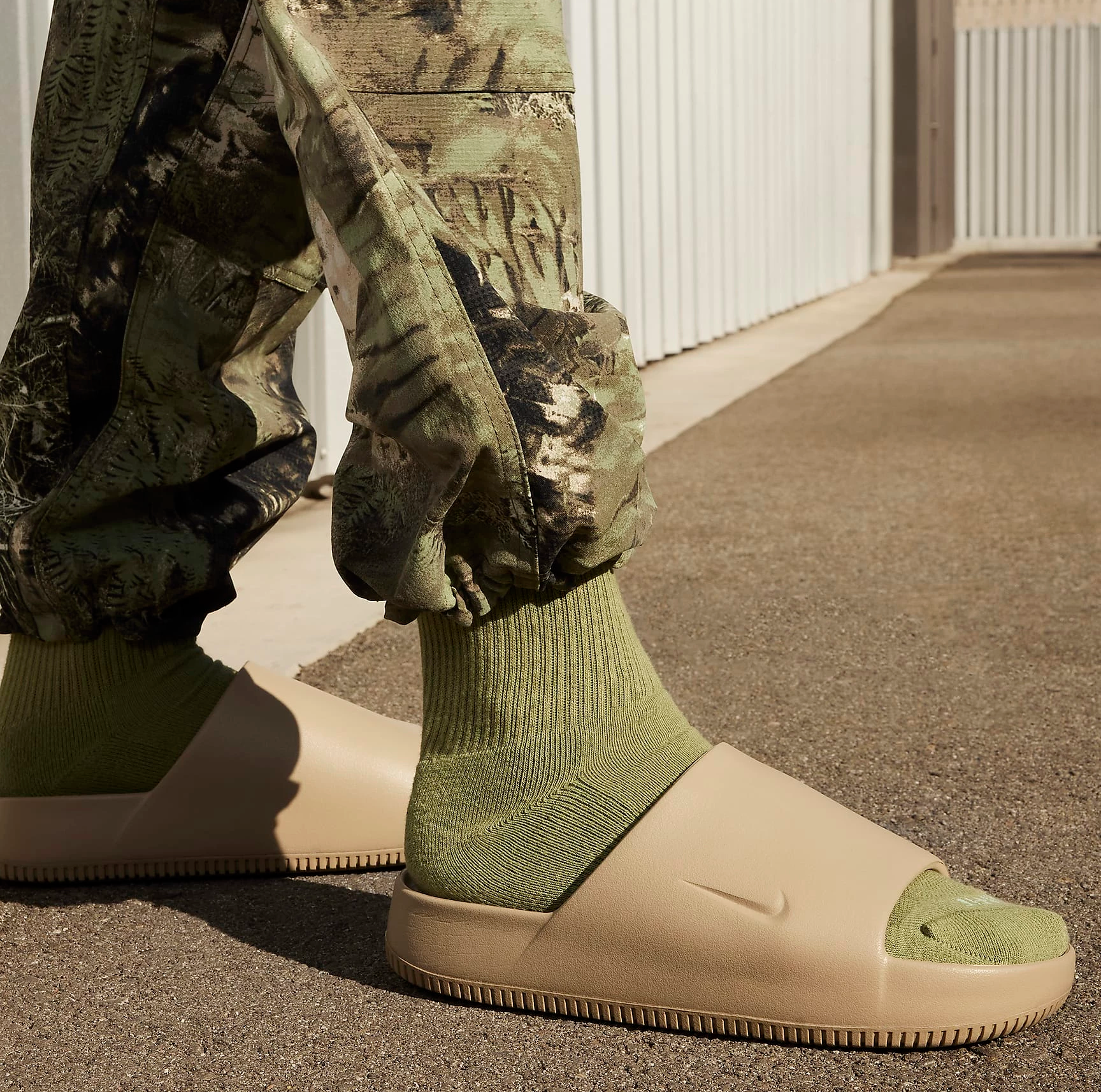 Alternative view of Dép Nike Calm Slide ‘Khaki’ FD4116-201