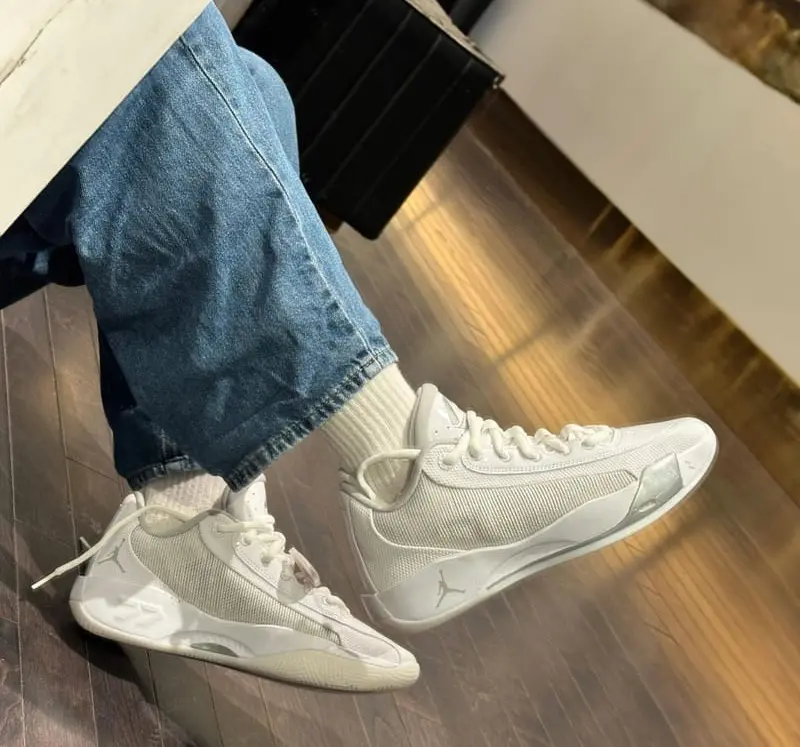 Alternative view of Giày Nike Air Jordan Luka .77 ‘Back To School’ HF0819-100