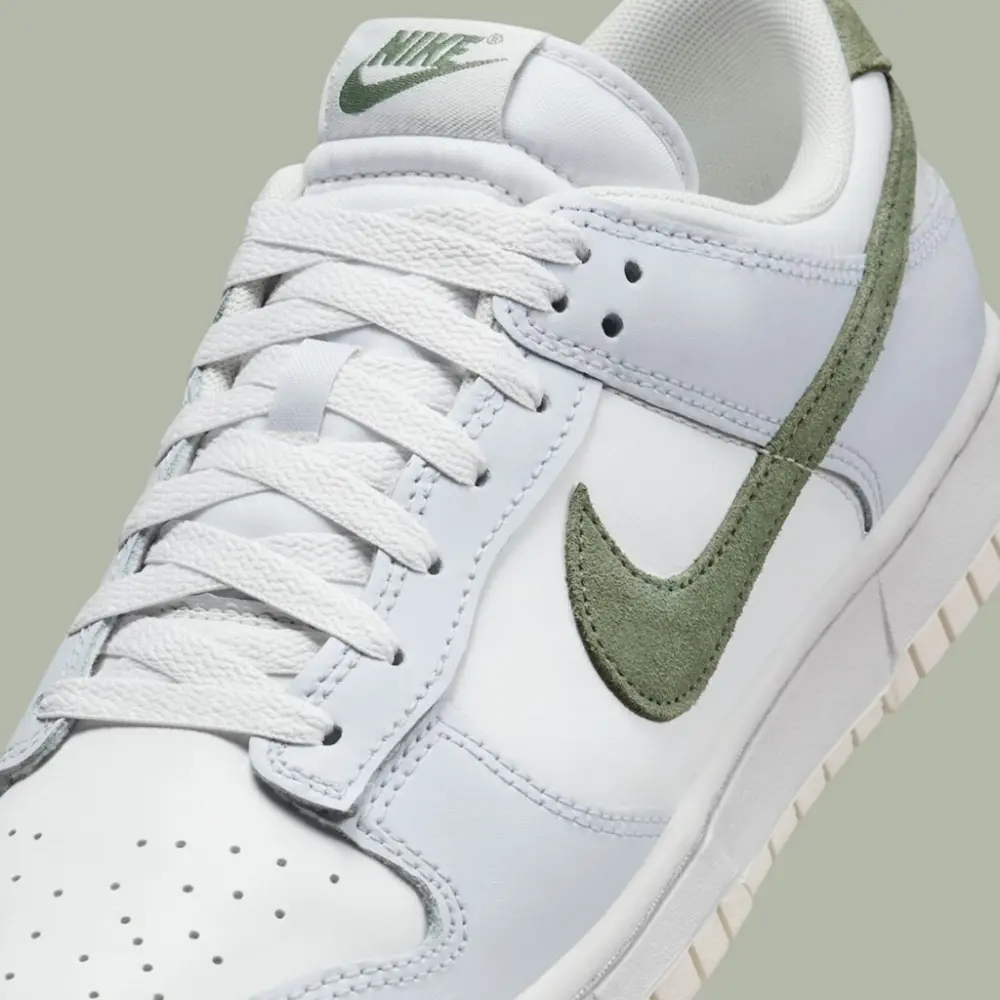 Alternative view of Giày Nike Dunk Low ‘Light Silver Juniper Green’ IM3371-030