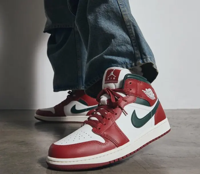 Alternative view of Giày Nike Air Jordan 1 Mid Picks Up ‘Redstone’ DQ8426-105