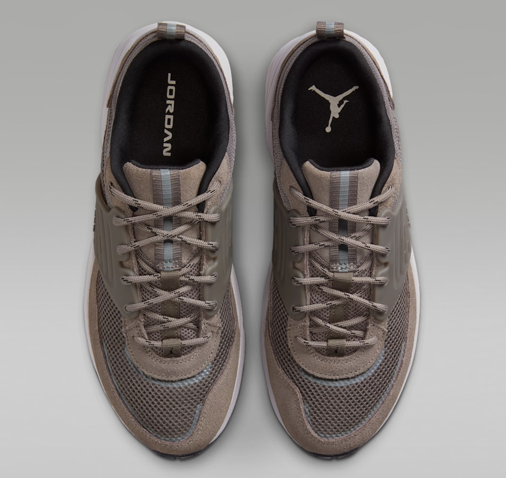 Alternative view of Giày Nike Jordan Trunner O/S ‘Cave Stone’ IB3722-201