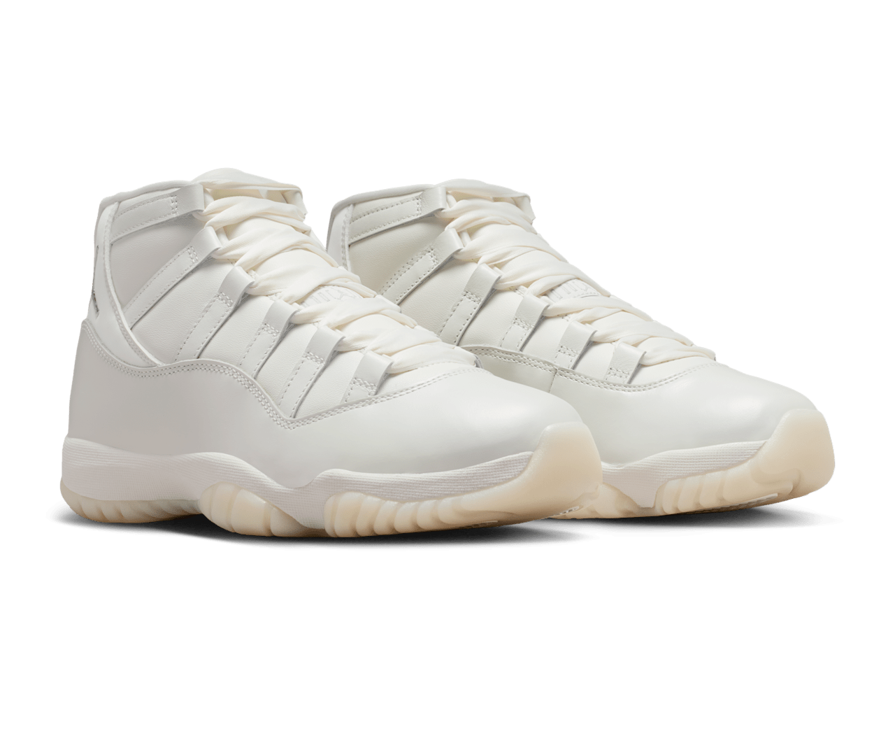 Alternative view of Giày Nike Jordan 11 ‘Retro Pearl’ AR0715-110