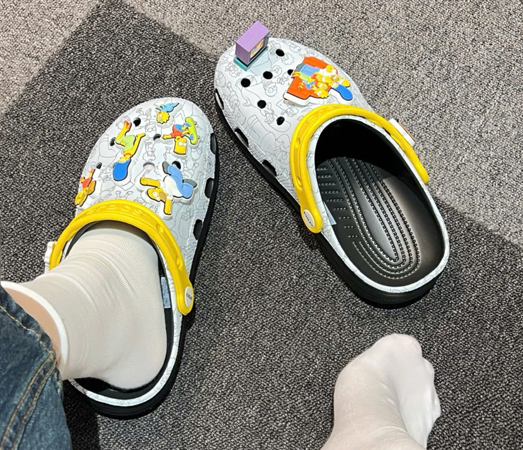 Alternative view of Dép Crocs Classic Clog 'The Simpsons Intro Sequence' 211106-90H