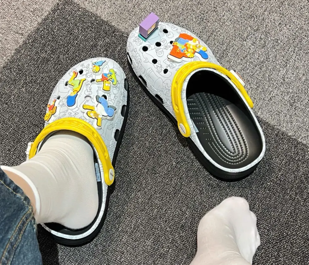 Alternative view of Dép Crocs Classic Clog 'The Simpsons Intro Sequence' 211106-90H