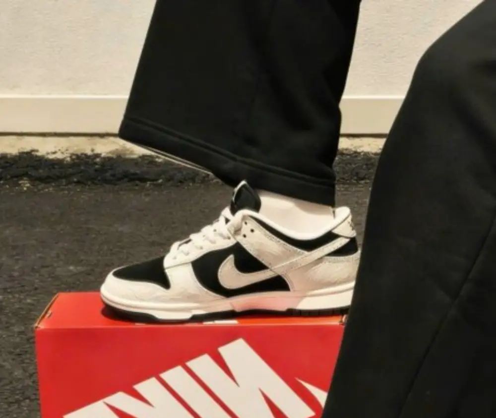 Alternative view of Giày Nike Dunk Embossed Baroque ‘Black White’ IF3944-001