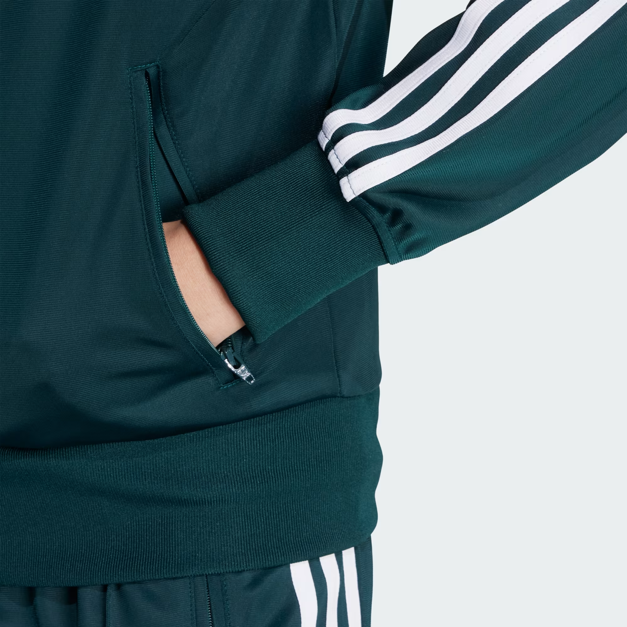 Alternative view of Áo Adidas Adicolor Classic ‘Aurora Ivy’ KD2525