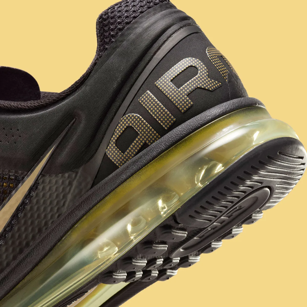 Alternative view of Giày Nike Air Max 2013 ‘Black Flat Gold’ HQ1927-001