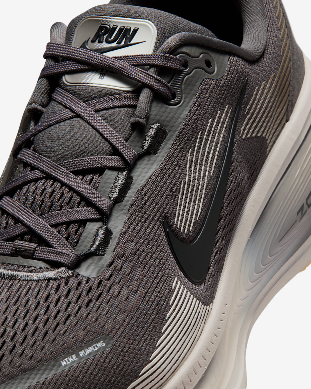 Alternative view of Giày Nike Vomero 18 'Medium Ash' HM6803-215