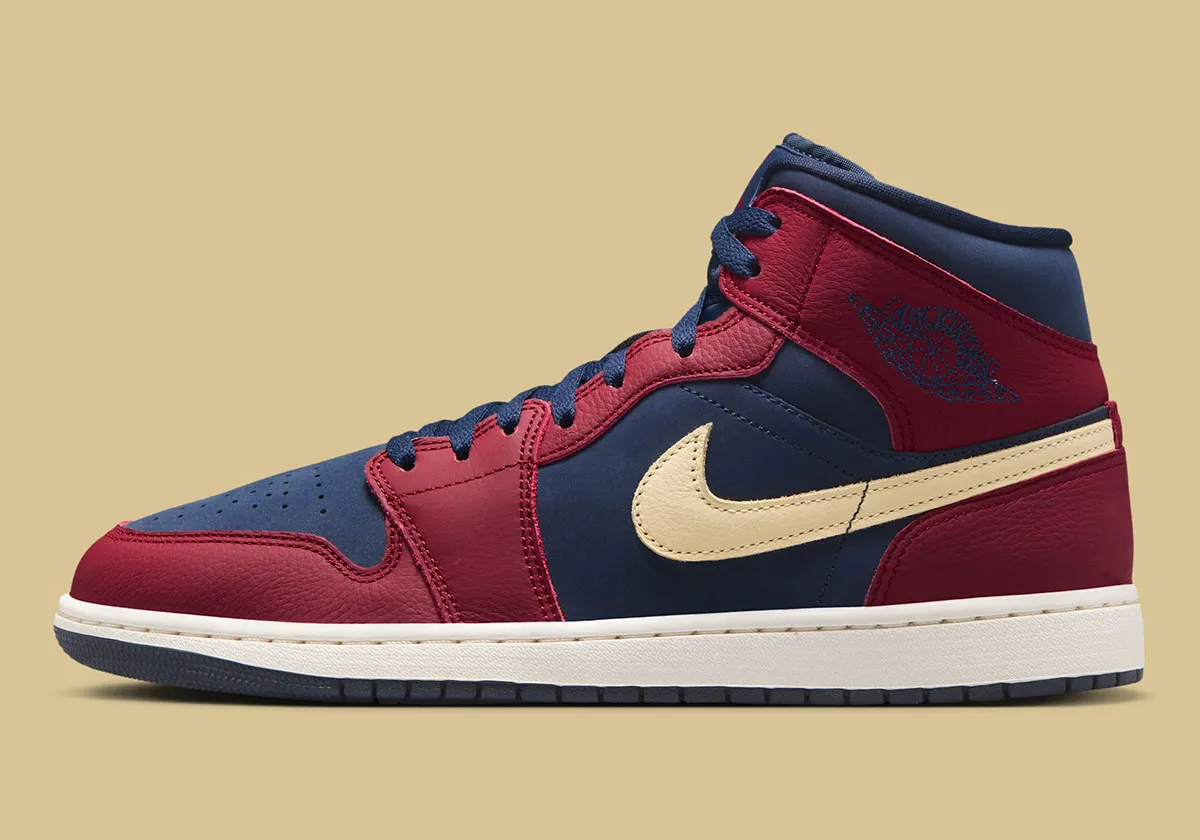 Alternative view of Giày Nike Air Jordan 1 Mid ‘Team Red’ IO7449-600
