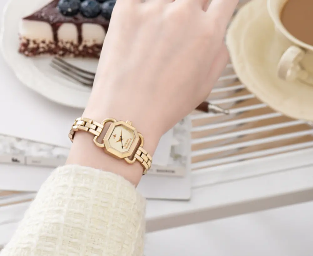 Đồng Hồ Vivienne Westwood Ravenscour 'Gold' VV085GDGD - Ảnh 5