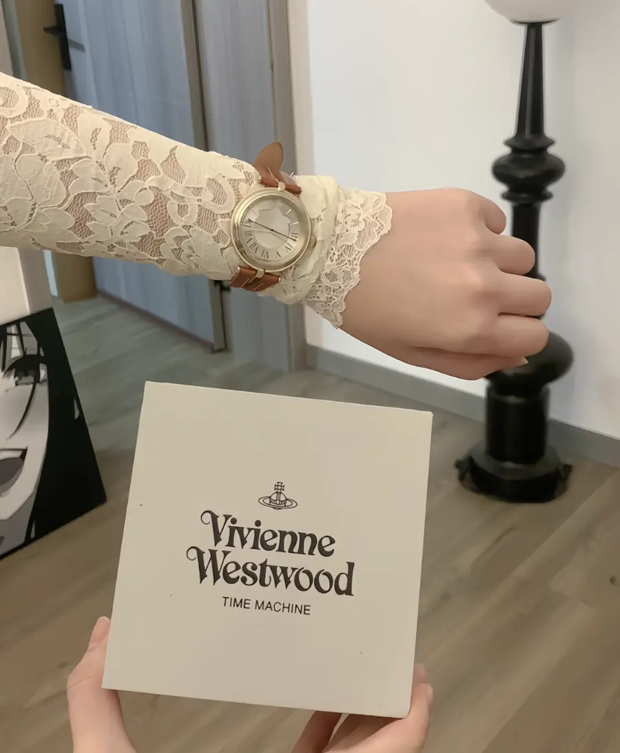 Đồng Hồ Vivienne Westwood Farringdon 'Gold' VV168GYTN - Ảnh 2
