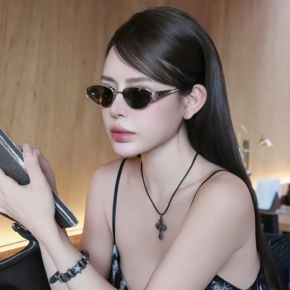 Alternative view of Kính Gucci Sunglasses 'Gold' GG1853S-001