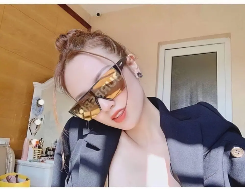 Alternative view of Kính Burberry Plastic Rectangle Sunglasses Gold Mirror Lens 'Black' BE-4291-3001G