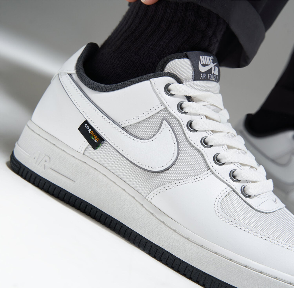Alternative view of Giày Nike Air Force 1 Low ’07 LV8 ‘White Dark Smoke’ IM6001-121