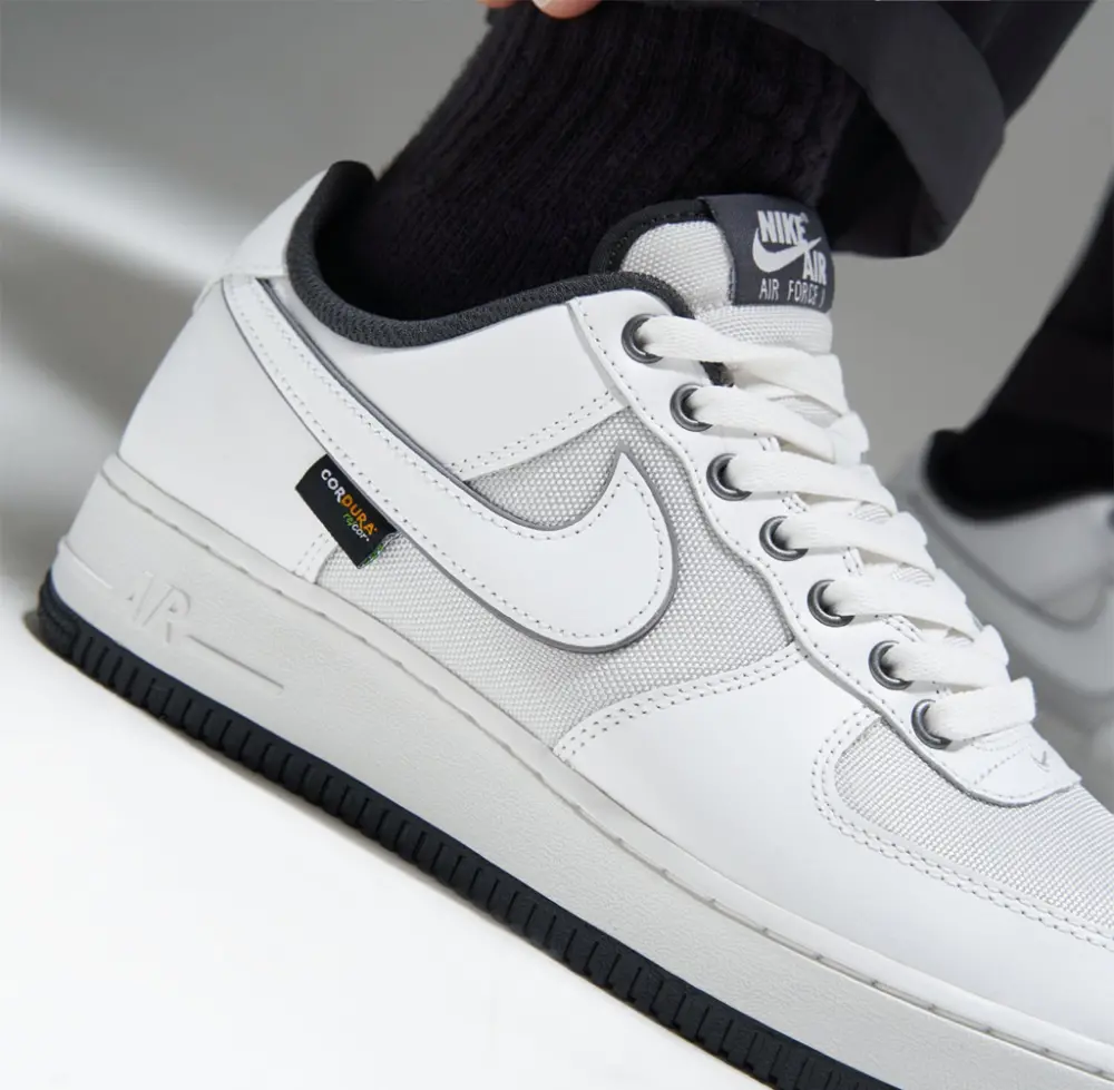 Alternative view of Giày Nike Air Force 1 Low ’07 LV8 ‘White Dark Smoke’ IM6001-121