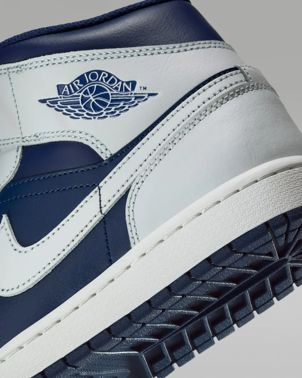 Alternative view of Giày Nike Air Jordan 1 Mid 'Blue Void' DQ8426-403