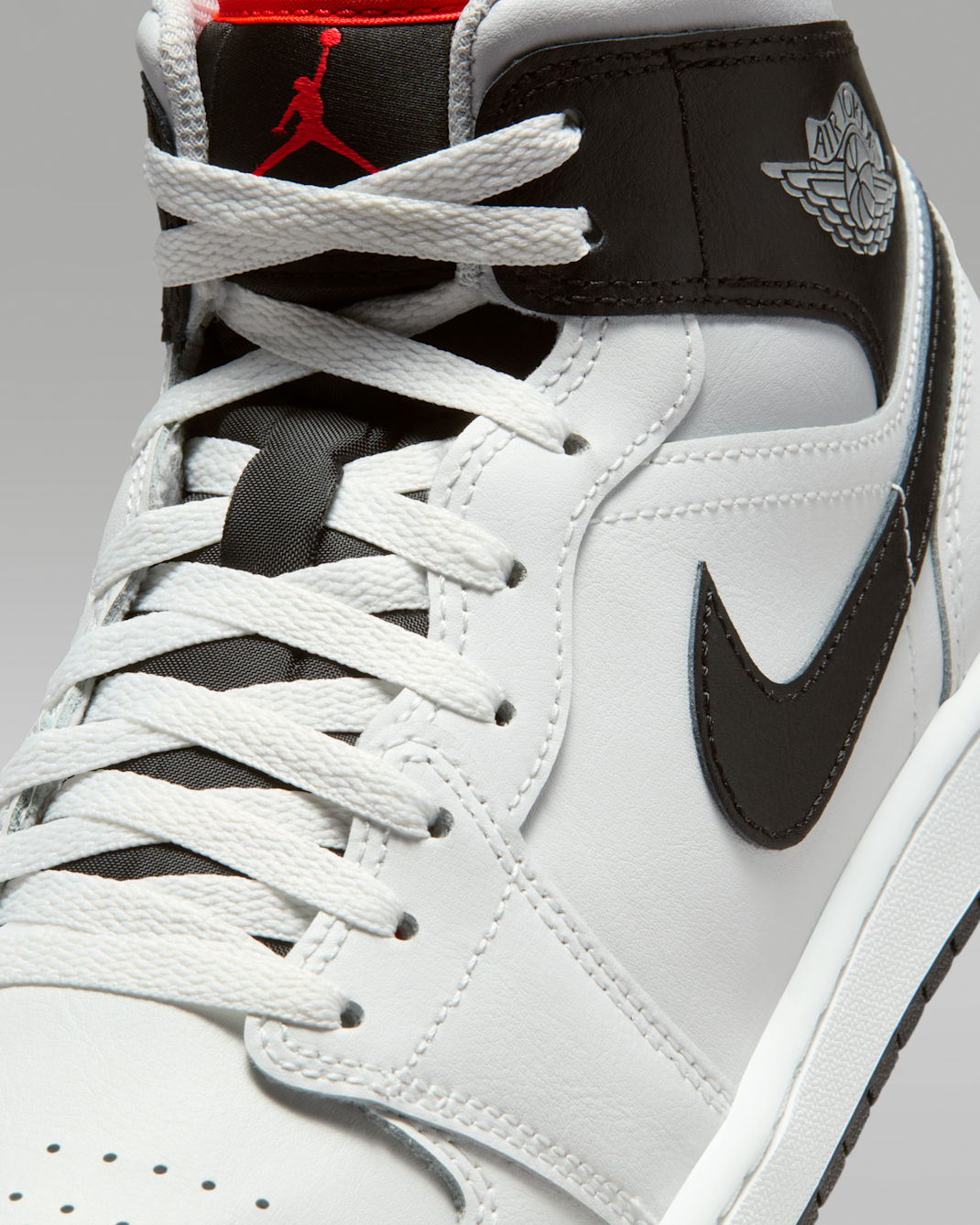 Alternative view of Giày Nike Air Jordan 1 Mid 'Summit White' DQ8426-109