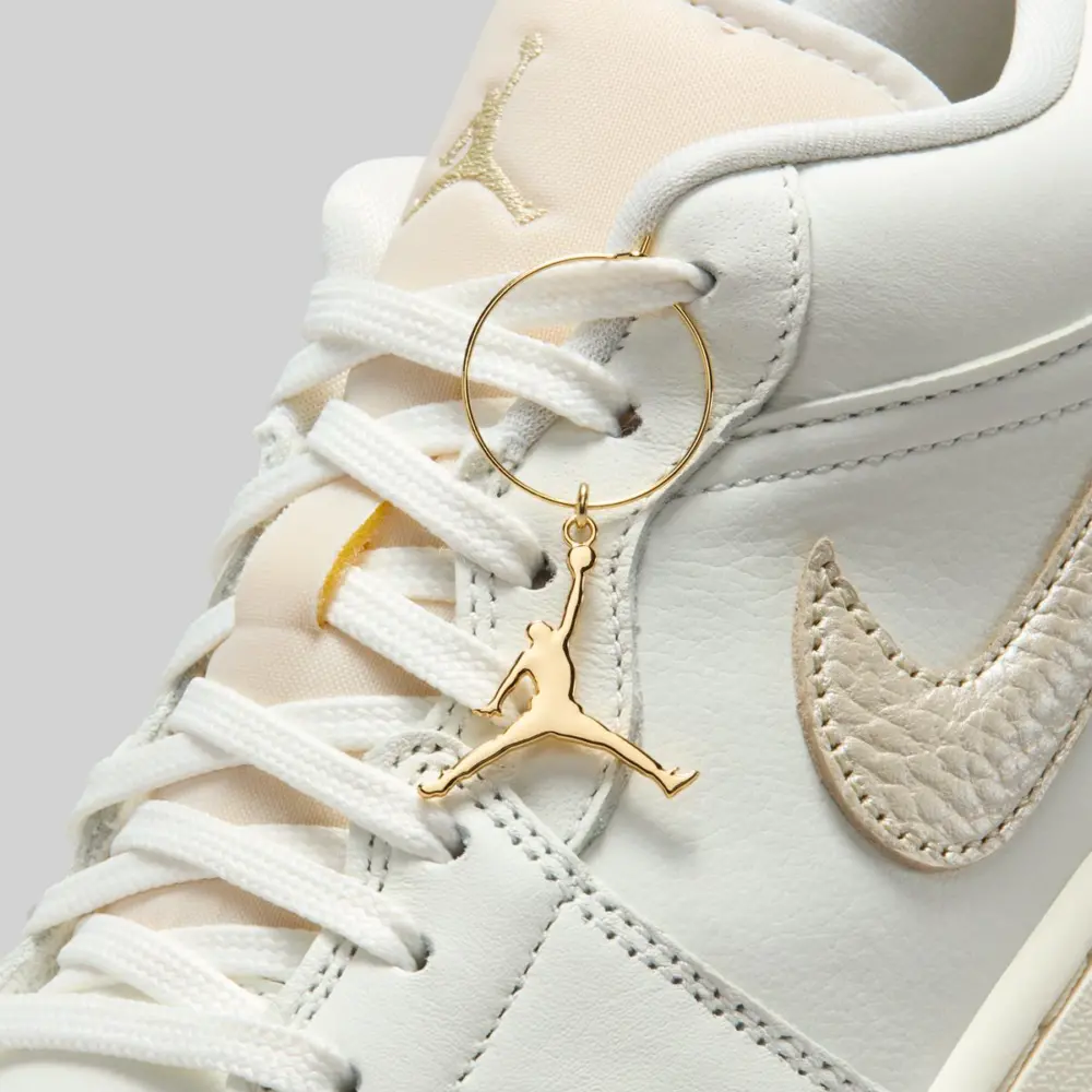 Giày Nike Jordan 1 Low SE 'Metallic Team Gold' HV5157-100 - Ảnh 5