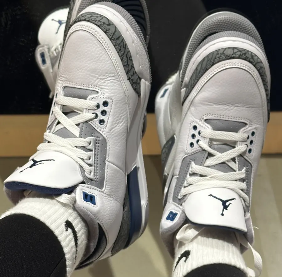 Alternative view of Giày Nike Air Jordan 3 Retro ‘Midnight Navy’ DM0967‑140