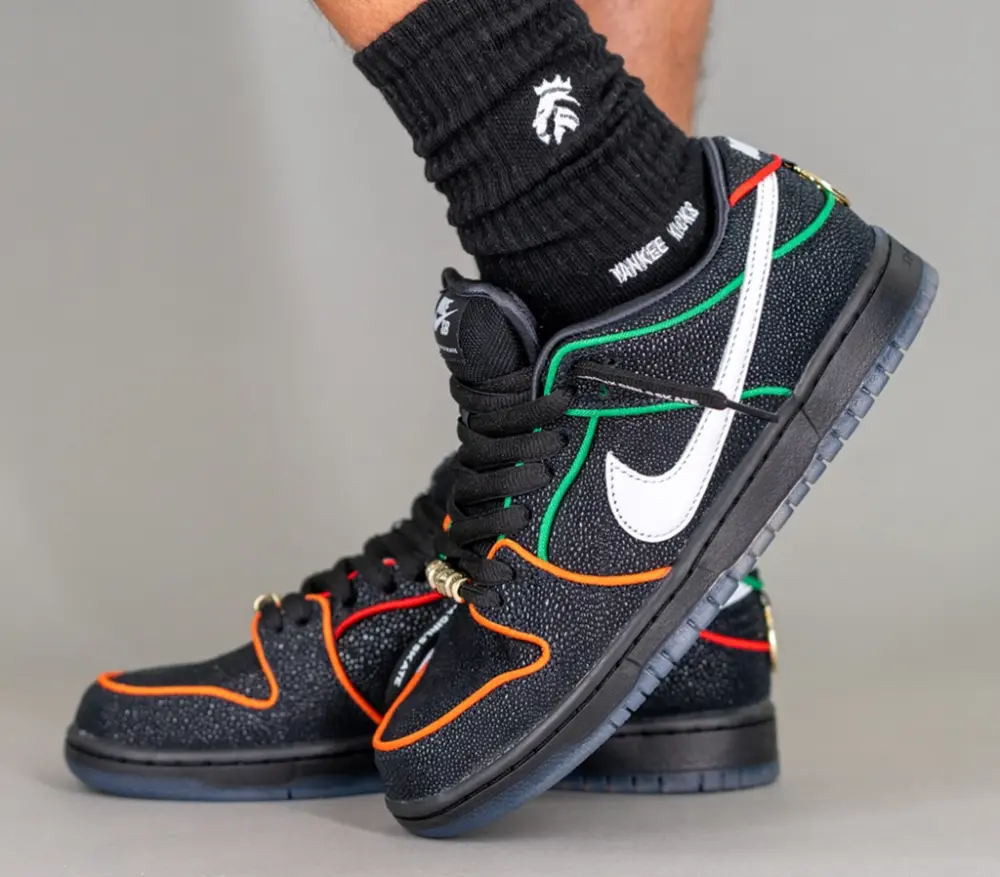 Alternative view of Giày Nike SB Dunk Low 'Challenge Red' HV1664-001