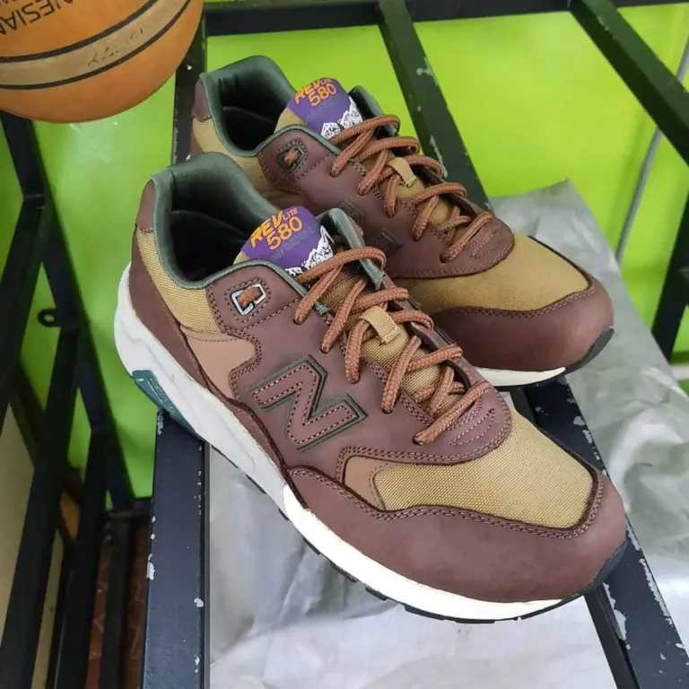 Giày New Balance 580 Brown MRT580LB - Ảnh 2