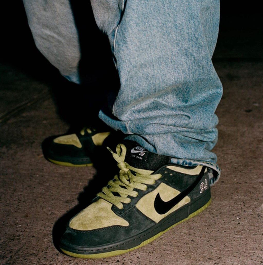 Alternative view of Giày Nike SB Dunk Low ‘Supreme 94 Camper Green’ HQ8487-300