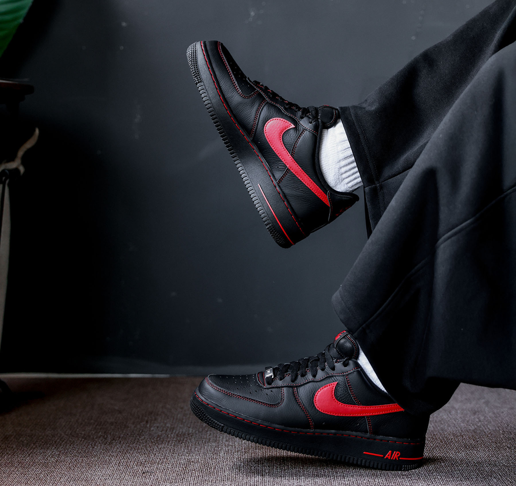 Alternative view of Giày Nike Air Force 1 Low ’07 LV8 ‘Bred’ HQ2037-005