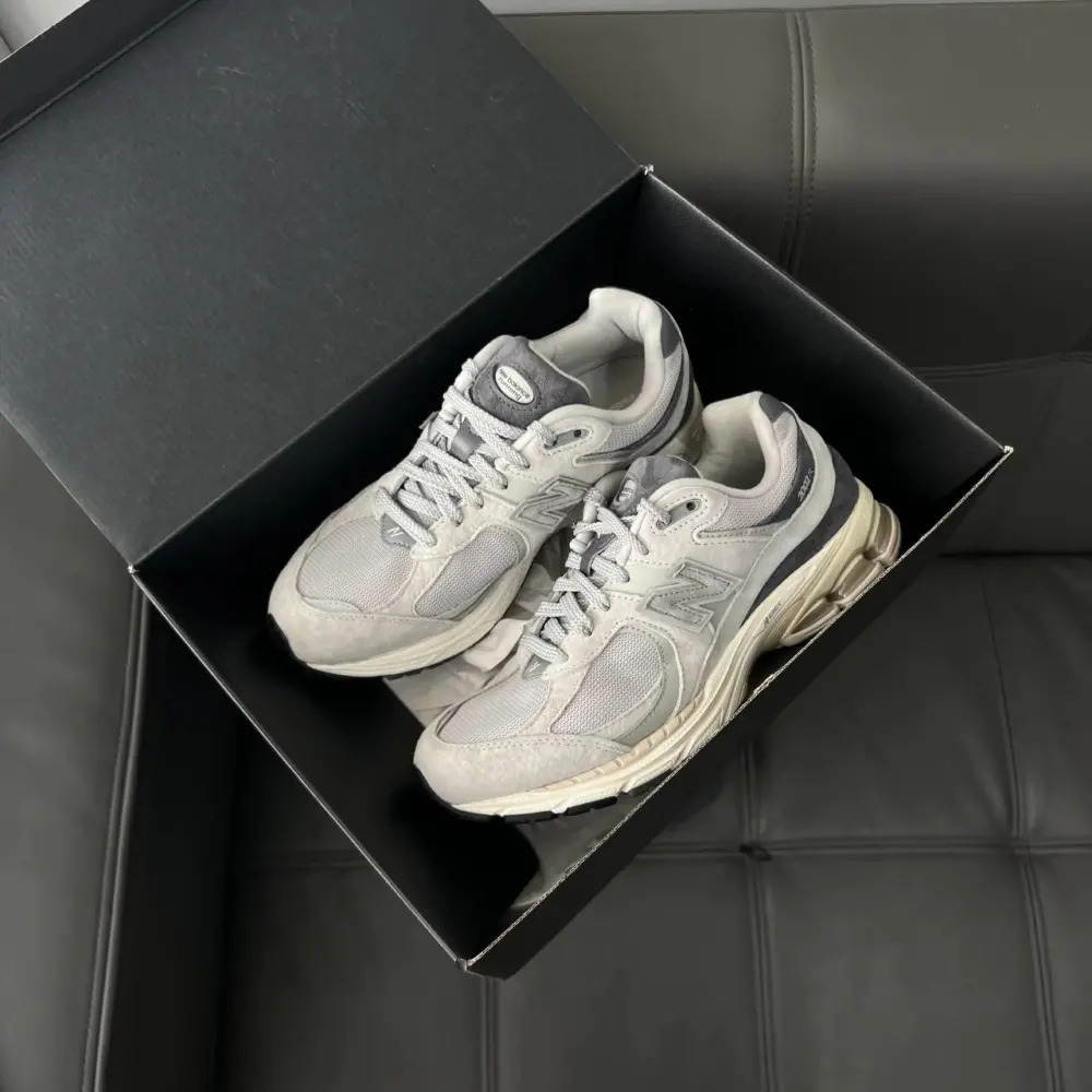 Alternative view of Giày New Balance 2002R ‘Light Dark Grey’ M2002RJD