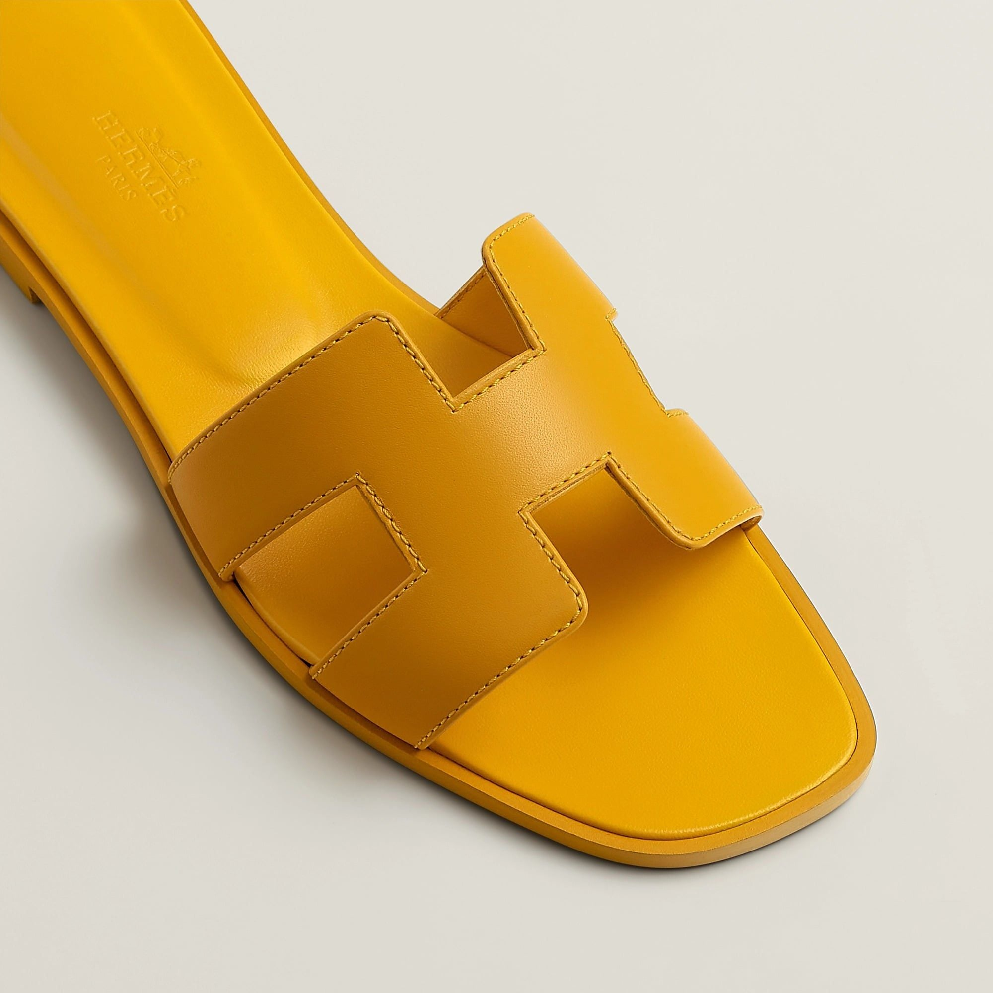 Alternative view of Dép Hermes Oran Sandal 'Jaune Topaze' H202230Zv9X360