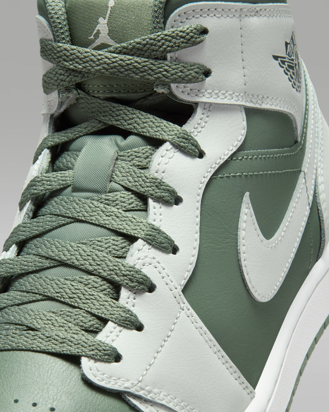 Alternative view of Giày Nike Air Jordan 1 Mid 'Summit White' DQ8426-107