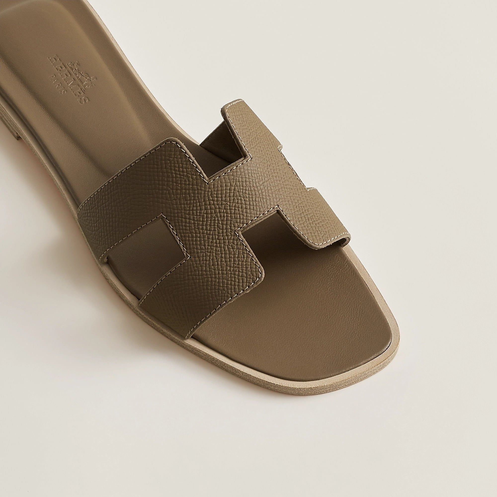 Alternative view of Dép Hermes Oran Sandal 'Étoupe' H202272ZvX3375