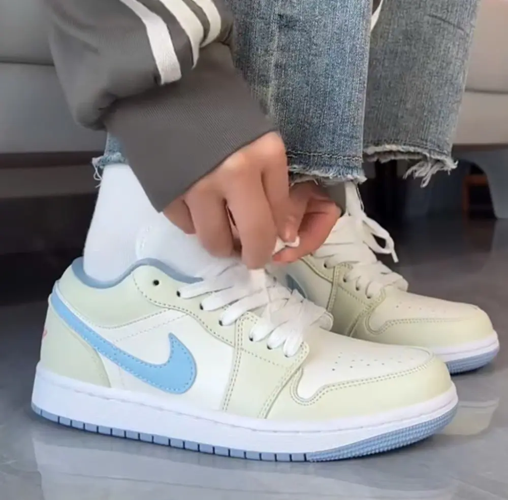 Alternative view of Giày Nike Air Jordan 1 Low ‘Sail Jade Aura’ DC0774-108