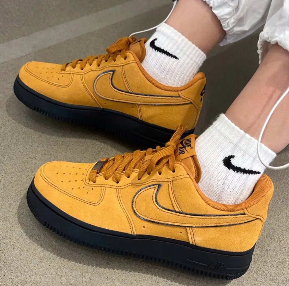 Alternative view of Giày Nike Air Force 1 Low ’07 LV8 ‘Desert Ochre Black’ HQ1966-700