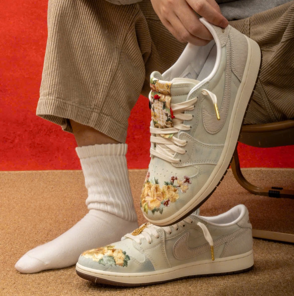 Alternative view of Giày Nike Jordan 1 Retro Low OG 'Chinese New Year' IQ1108-011