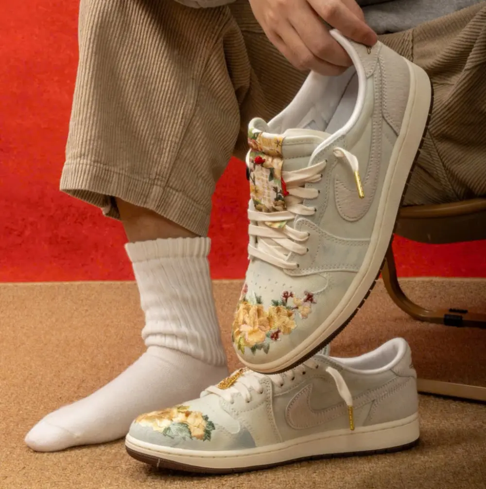 Alternative view of Giày Nike Jordan 1 Retro Low OG 'Chinese New Year' IQ1108-011