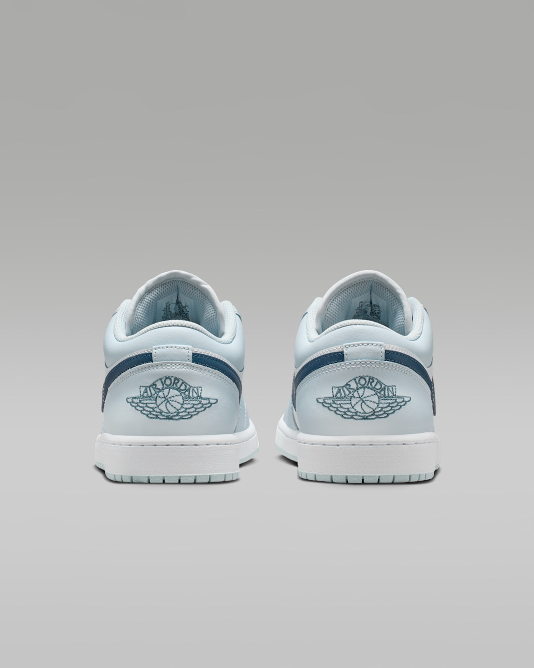 Alternative view of Giày Nike Air Jordan 1 Low 'Aura' 553558-400