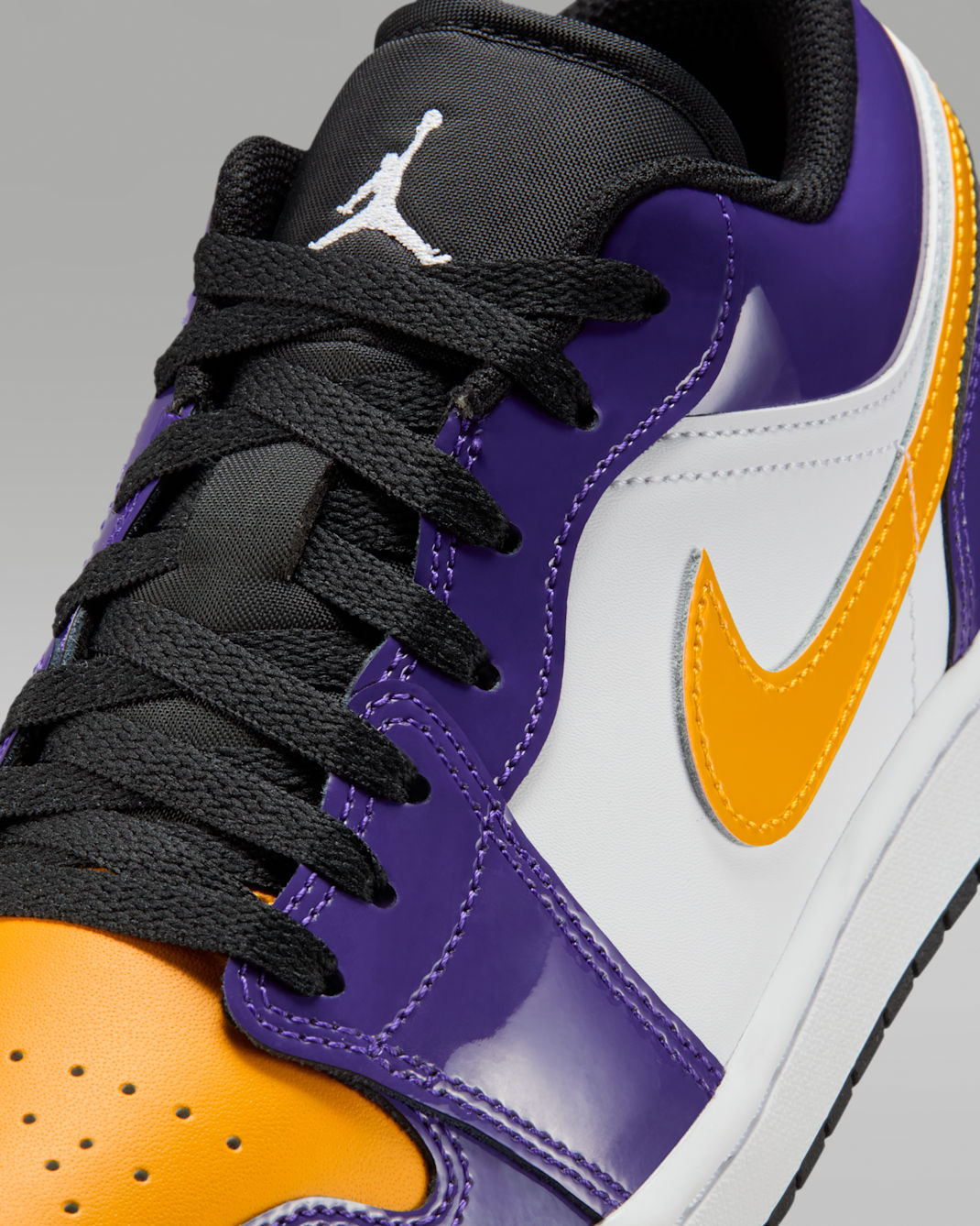 Alternative view of Giày Nike Air Jordan 1 Low SE 'Court Purple' IQ9389-547