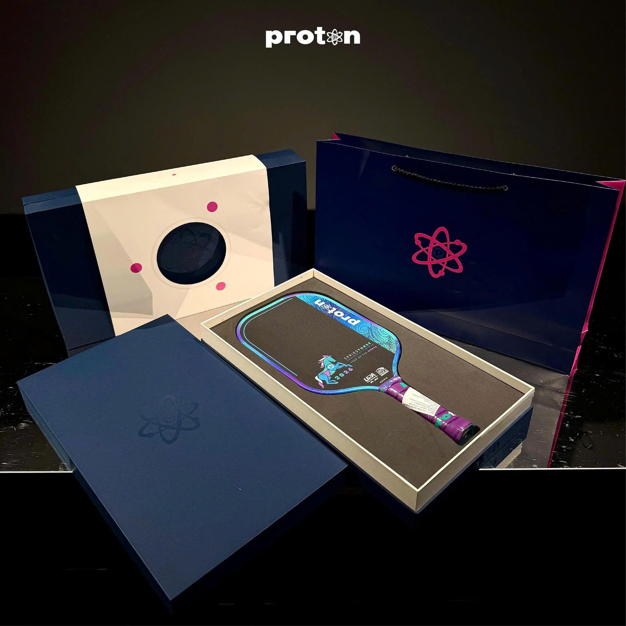 Alternative view of Vợt Pickleball Proton Series 3 Project Peacock 'Year Of Horse' 15mm