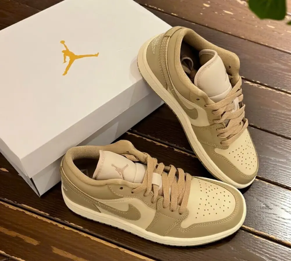 Alternative view of Giày Nike Air Jordan 1 Low 'Sail' DC0774-204
