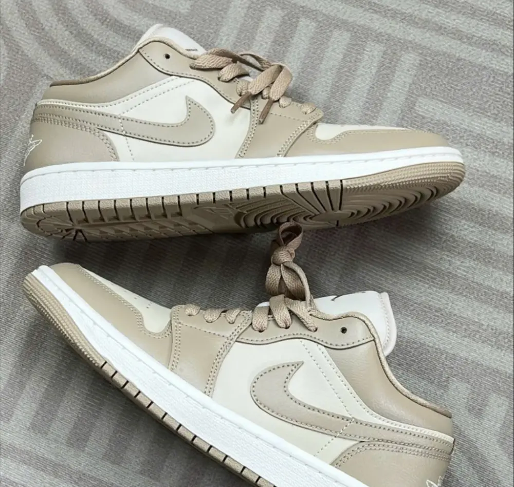 Giày Nike Air Jordan 1 Low 'Sail' DC0774-204 - Ảnh 4