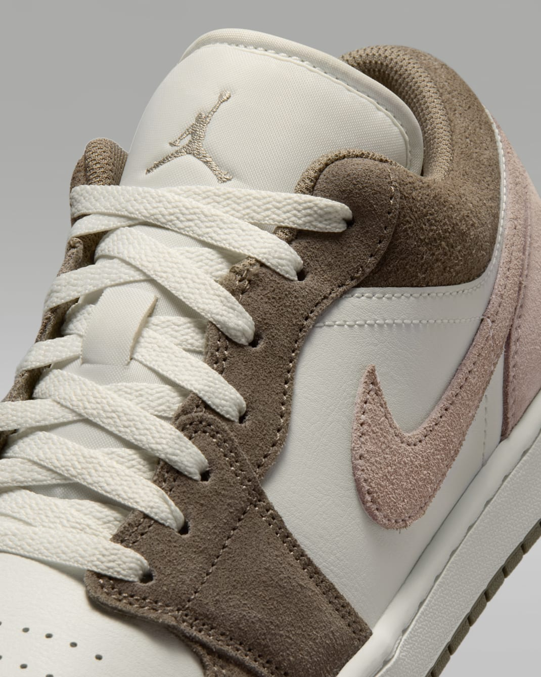 Alternative view of Giày Nike Air Jordan 1 Low 'Olive Grey' 553558-046