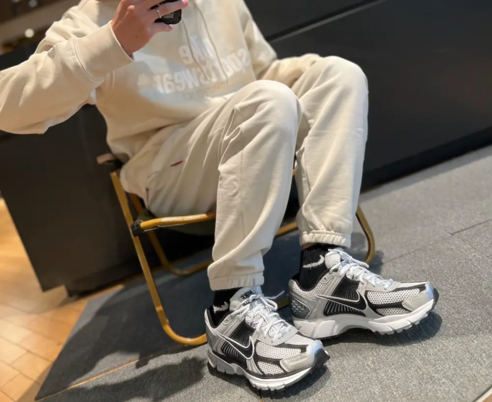 Giày Nike Air Zoom Vomero 5 ‘Metallic Silver Black’ FJ4151-004 - Ảnh 3