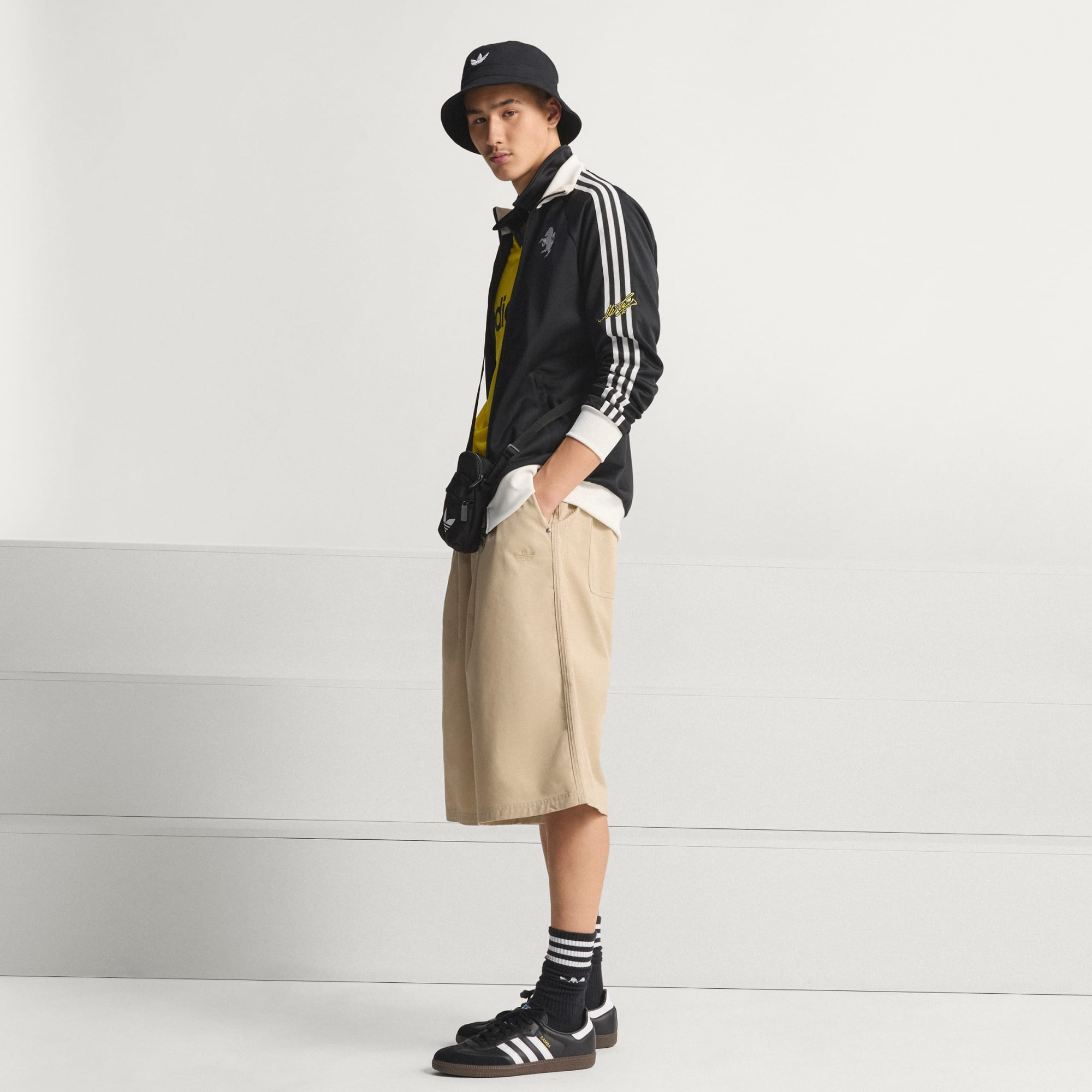 Alternative view of Áo Adidas Juventus FC Originals Track Top 'Black' KB4452