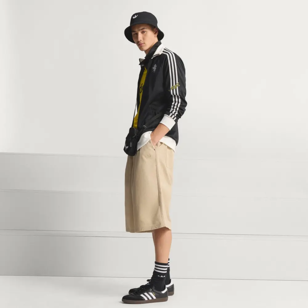 Alternative view of Áo Adidas Juventus FC Originals Track Top 'Black' KB4452