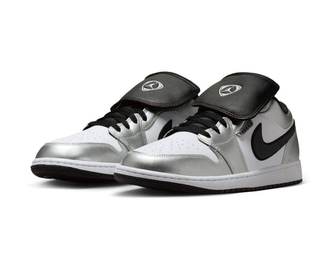 Alternative view of Giày Nike Air Jordan 1 Low SE 'Silver' IR2278-100
