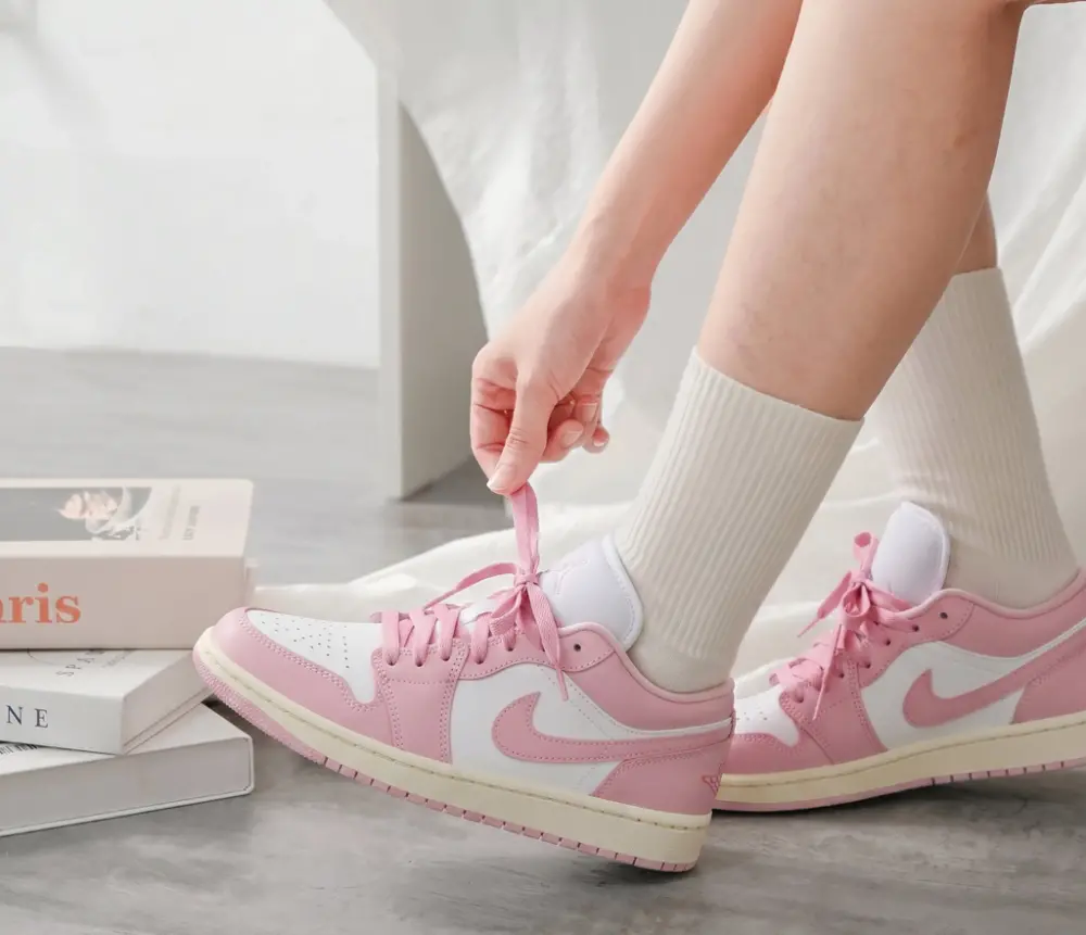 Alternative view of Giày Nike Air Jordan 1 'Pink' DC0774-607